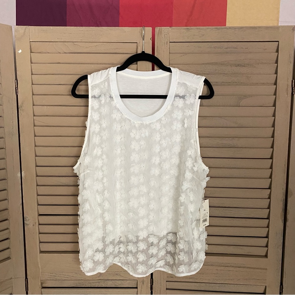 a new day Women’s XXL Double layer White Sleeveless Blouse w/ White Poppy decor